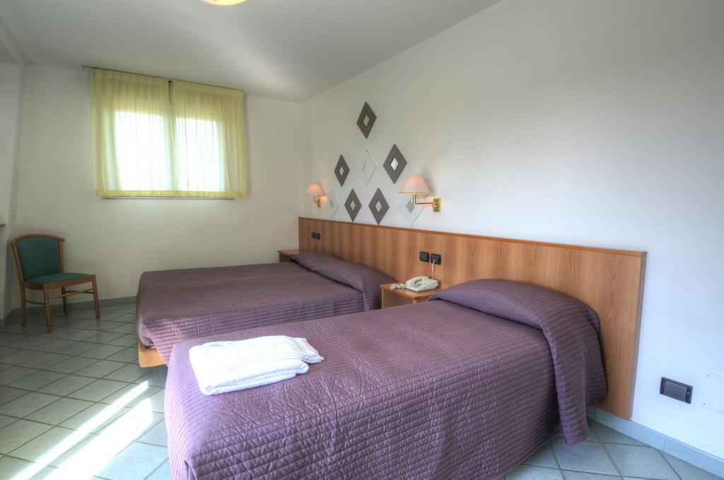 Hotel Alisei Lignano Sabbiadoro Habitación foto